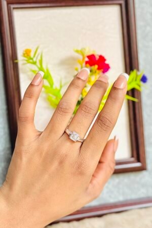 925 Silver Ladies Ring with Zircon Stone