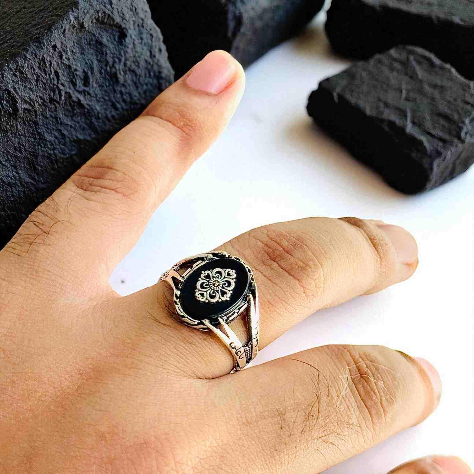Turkish 925 Silver Gent's Ring With Black Onyx - Image 3